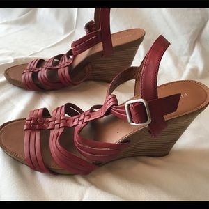 Francisco Santo red wedges